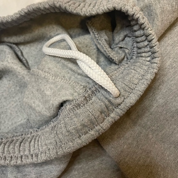 Boys Athletic works size small gray draw string sweatpants - Picture 4 of 5